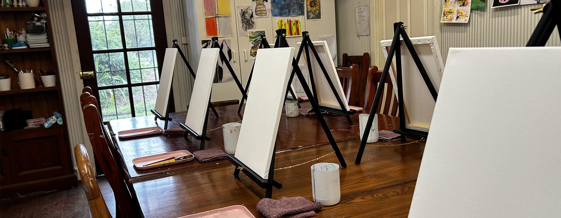 Banner image Kids art classes for fun, paints, brushes and rollers